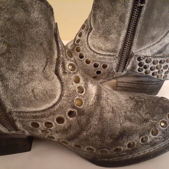 Circle G Leather Studded Western Booties - Picture 8 of 14